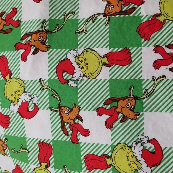 Grinch on Green Buffalo Plaid Cotton Facemask - Picture 2 of 4